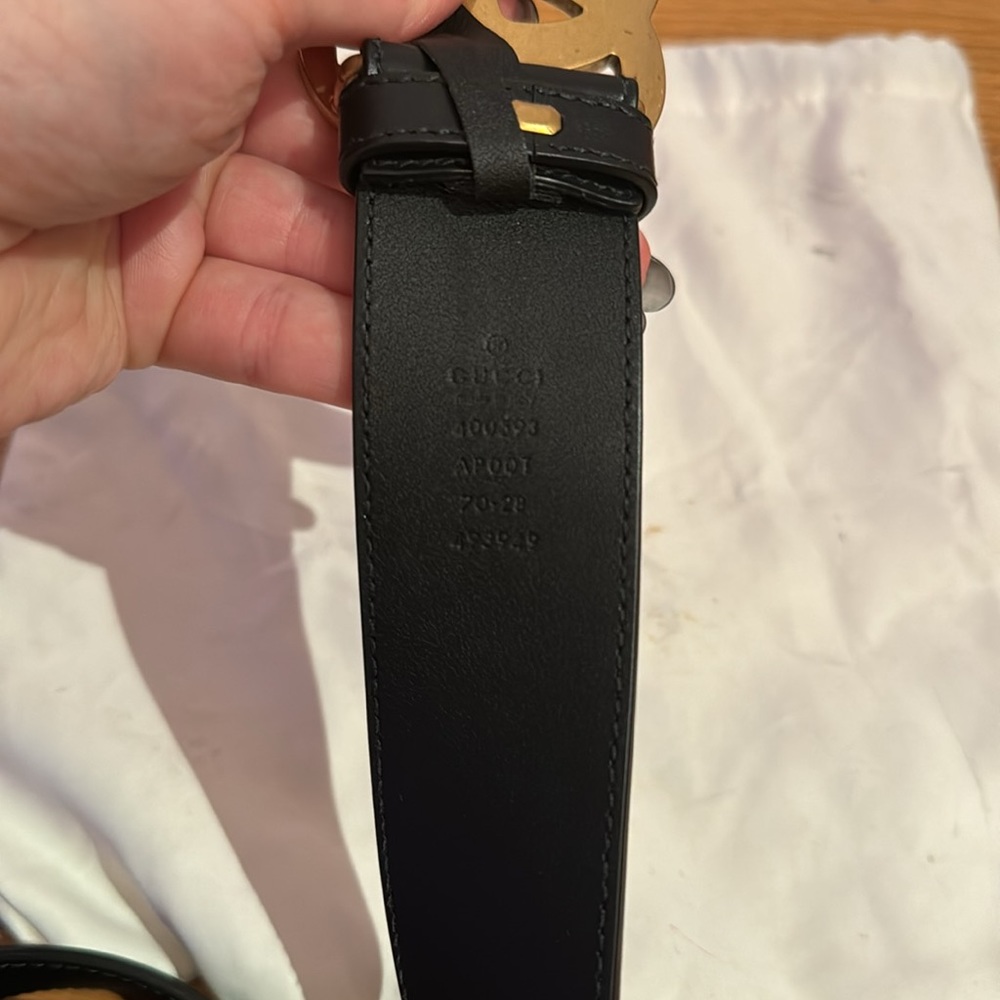 Black Gucci belt. Size 70. Ships with bag. - Picture 5 of 5
